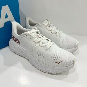 Hoka Arahi 7 in White